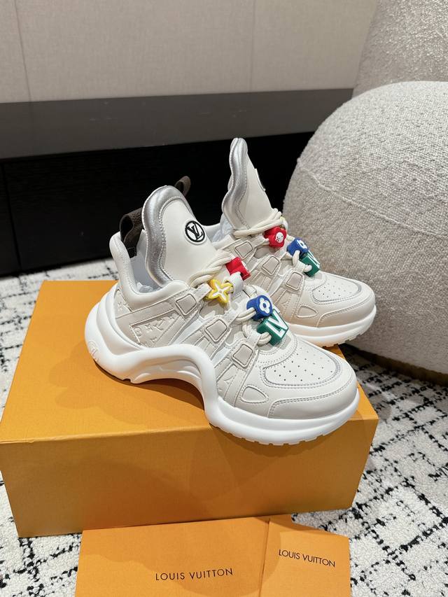 顶级版本Louis Vuiton 路易威登 24 新款 七夕限定 LV Archlight系列拱桥底老爹鞋休闲厚底系带运动鞋顶级版本原版购入开发做货此款LV老爹
