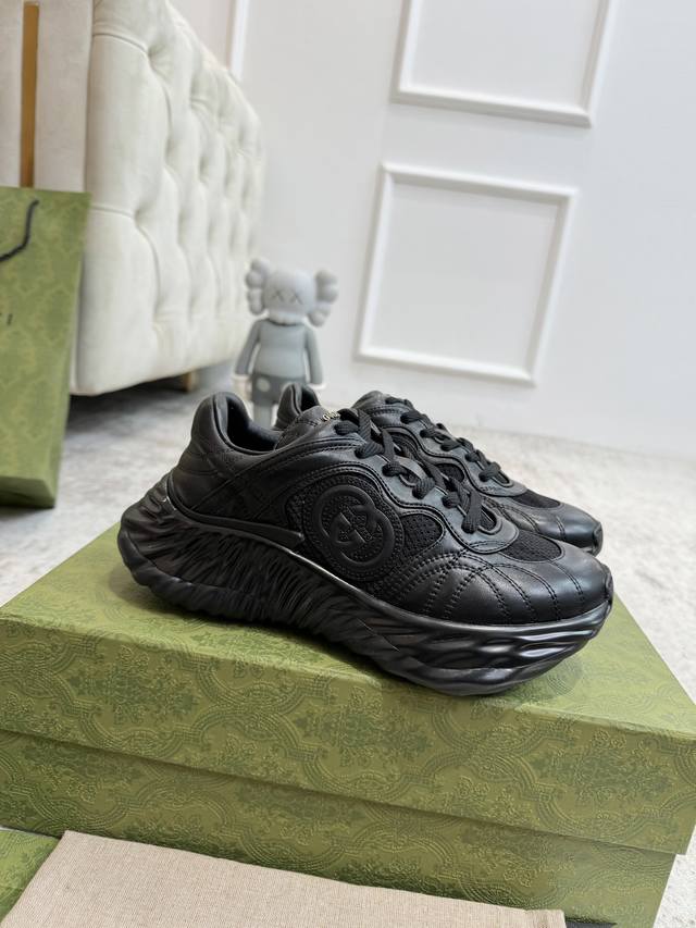 女款 ，男款 顶级版本 Gucci Ripple系列运动鞋 情侣款休闲运动鞋 波浪底老爹鞋原版购入开发，采用创新缝线工艺制作，打造如水般的流动质感。面料:原版进