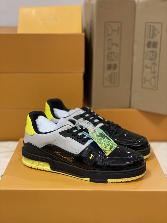 顶级版本 上线男款39-44 45.46 男装艺术总监 Virgil Abloh 款号FD0288,向篮球鞋汲取灵感，倾力打造 LV Trainer 运动鞋。漆