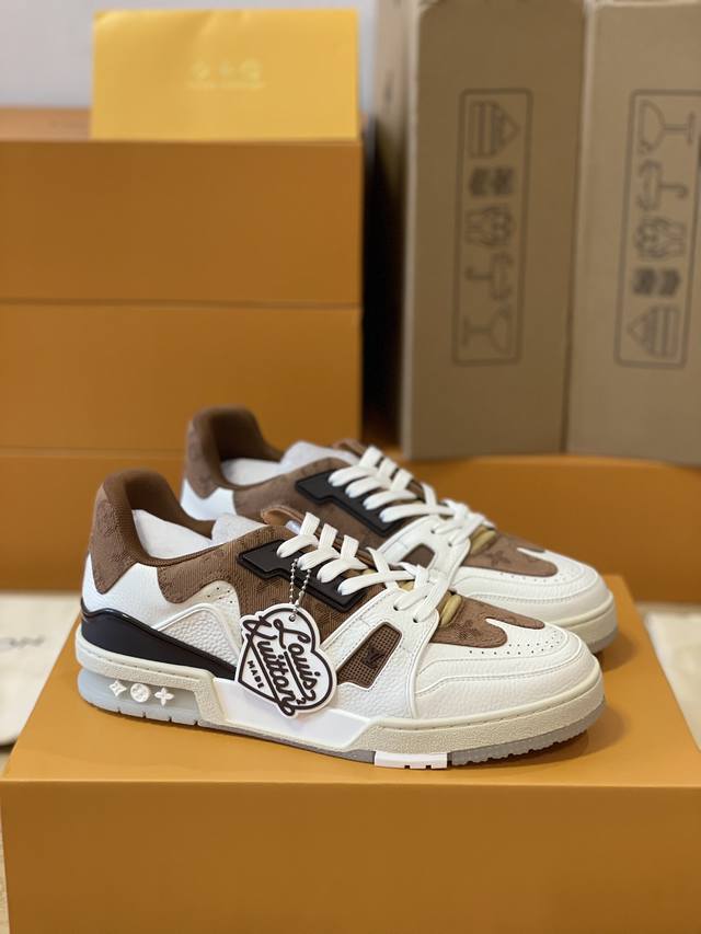 顶级版本 情侣款上线 35-40 39-44 45.46 款号1A9IC6路易威登男装艺术总监 Virgil Abloh 与日本街头时尚大师 Nigo 再度携手