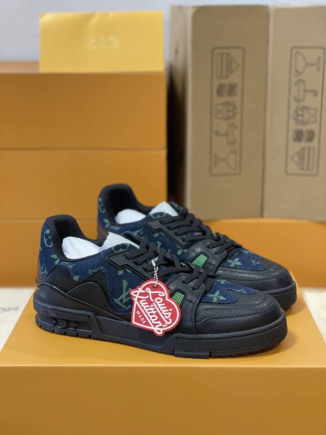 顶级版本 男款上线39-44 45.46 款号1A9IPL路易威登男装艺术总监 Virgil Abloh 与日本街头时尚大师 Nigo 再度携手，重新演绎经典