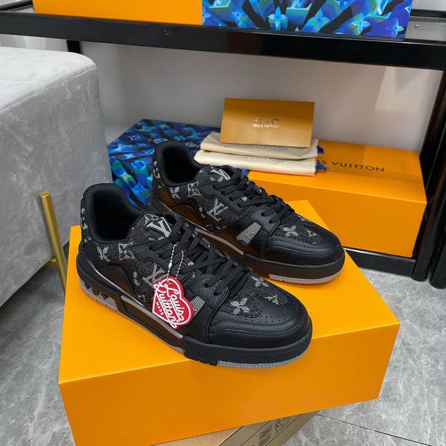 顶级版本 男款上线39-44 45.46 路易威登男装艺术总监 Virgil Abloh 与日本街头时尚大师 Nigo 再度携手，重新演绎经典 LV Train