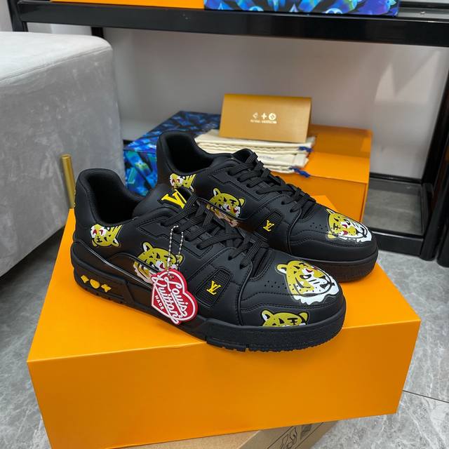顶级版本 上线男款39-44 45.46 路易威登男装艺术总监 Virgil Abloh 与日本街头时尚大师 Nigo 再度携手，为备受喜爱的 LV Train
