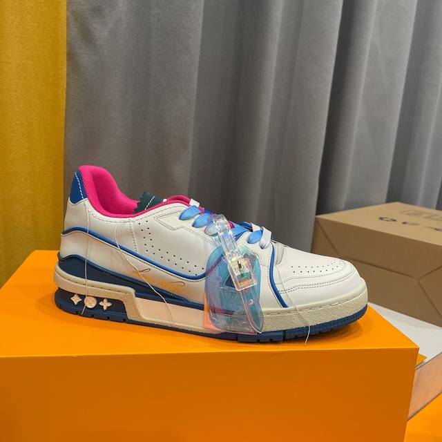顶级版本 上线男款39-44 45.46 Virgil Abloh 向篮球鞋设计汲取灵感，推出标志性 LV Trainer 运动鞋，官网最新走秀联名款修改版本更