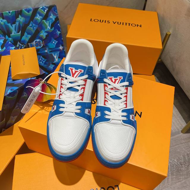 顶级版本 上线男款39-44 45.46 Virgil Abloh 向篮球鞋设计汲取灵感，推出标志性 LV Trainer 运动鞋，经典的花纹富含着整体的特性，