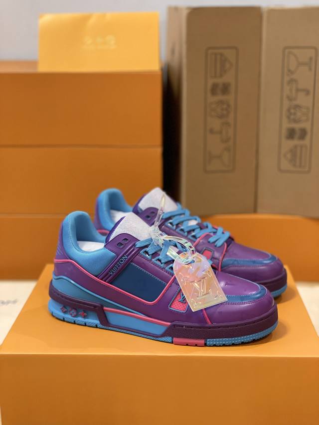 顶级原版 情侣款上线 35-40 39-44 45.46 LVTRAINER 运动鞋款号1A9JQJ本款LVTrainer运动鞋为粒面牛皮革渲染缤纷扎染效果，瞩