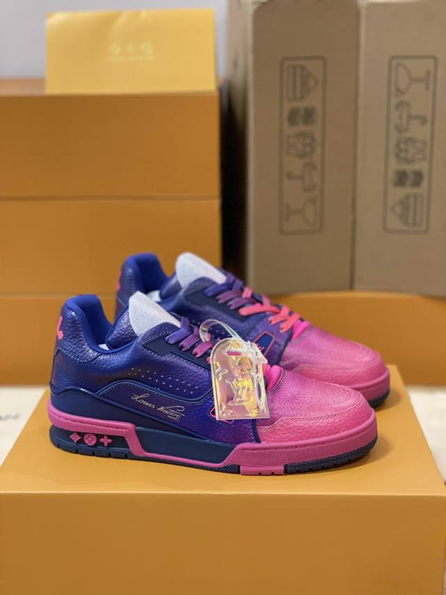 顶级原版 情侣款上线 35-40 39-44 45.46 LVTRAINER 运动鞋款号MS0119本款LVTrainer运动鞋为粒面牛皮革渲染缤纷扎染效果，瞩
