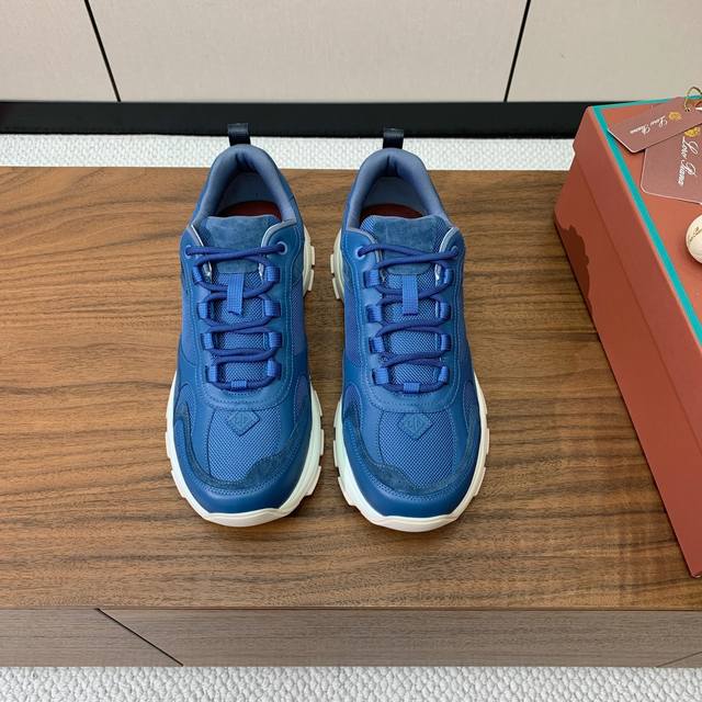 Loro Piana 男款休闲运动鞋。简约时尚，鞋面采用皮拼网面。羊皮垫脚。定制大底。码数：39-46 45、46定制 批：