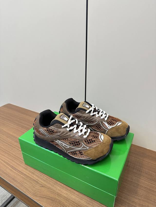 BV顶级版本 Orbit运动鞋 王一博 同款 情侣款老爹鞋 Runner运动鞋，采用轻质科技网布面料。搭配几何图案设计橡胶外底。认准套包工艺 实际增高很多哦，还