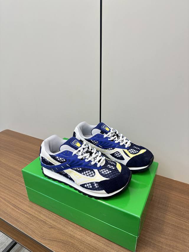 BV顶级版本 Orbit运动鞋 王一博 同款 情侣款老爹鞋 Runner运动鞋，采用轻质科技网布面料。搭配几何图案设计橡胶外底。认准套包工艺 实际增高很多哦，还