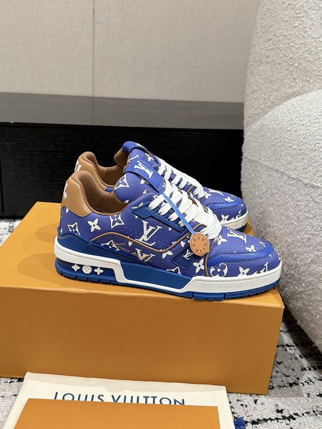 顶级版本 情侣款LV 路易威登L家 Trainer 24 新款 休闲 运动鞋 滑板鞋 LV Trainer 运动鞋的灵感源自复古篮球鞋，代表 Virgil Ab