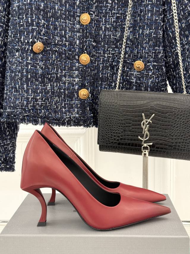 浅口 深口 balenciaga 巴黎世家25ss新品女巫尖头高跟鞋巴黎世家最经典的尖头穆勒鞋型 好穿又百搭上脚超级美！面料采用原版定制皮料内里和垫脚选用山羊皮