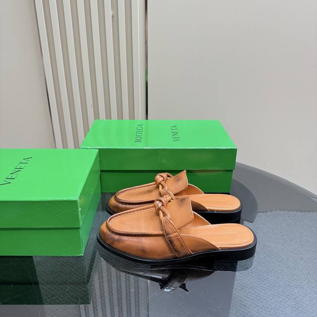 纯色330 做旧擦色工艺 BOTTEGA VENET*女士Astaire乐福拖鞋 原版一比一做法 一致结绳皮扣卡其色 当今流行的又一趋势 天花板啦最全色百搭 精