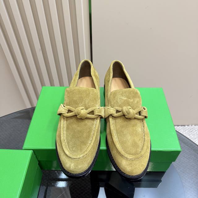 纯色330 做旧擦色工艺 BOTTEGA VENET*女士Astaire乐福拖鞋 原版一比一做法 一致结绳皮扣卡其色 当今流行的又一趋势 天花板啦最全色百搭 精