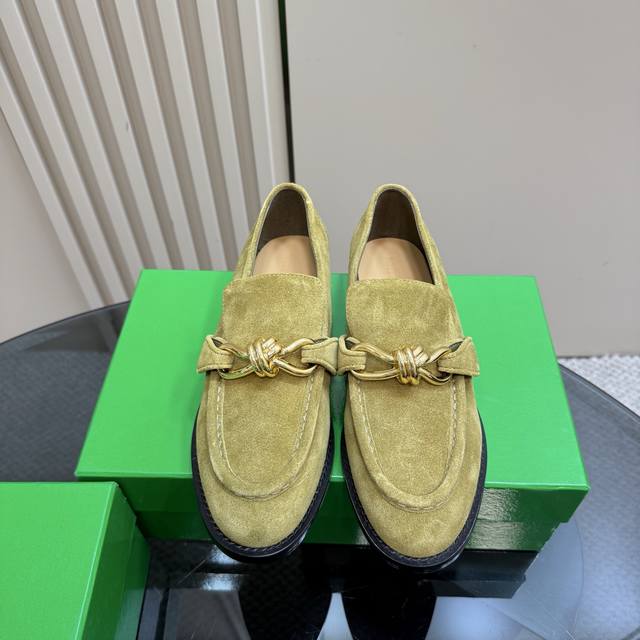 纯色330 做旧擦色工艺 BOTTEGA VENET*女士Astaire乐福单鞋原版一比一做法 一致结绳皮扣卡其色 当今流行的又一趋势 天花板啦最全色百搭 精致