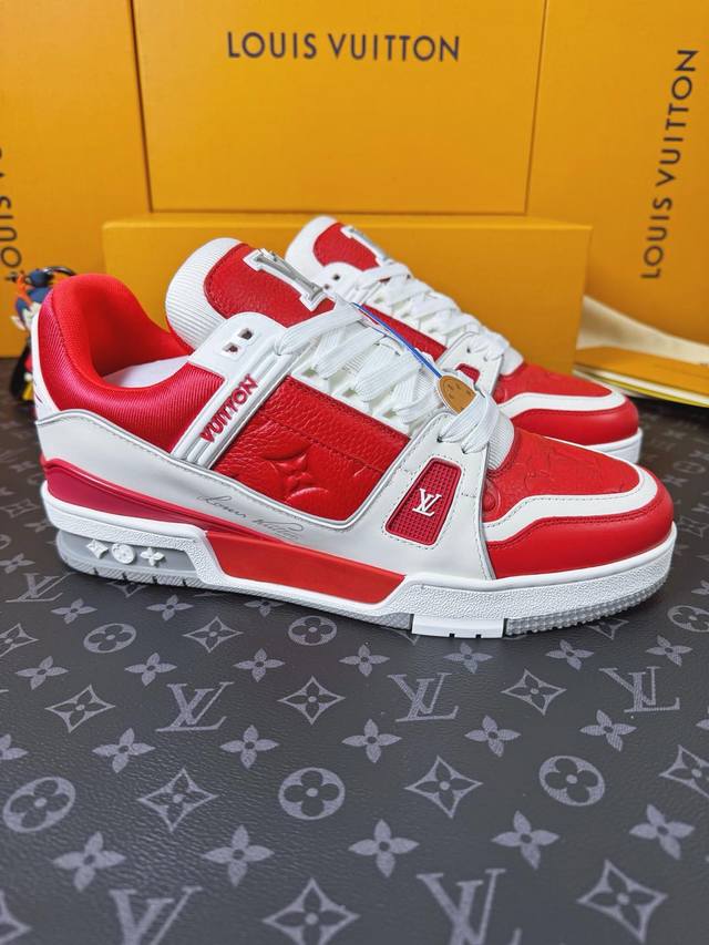 Loui* Vuitto* 顶级版本 情侣款本款 LV Trainer 运动鞋再现设计师 Virgil Abloh 自篮球鞋中挖掘的时尚潜力。粒面牛皮革构筑繁复