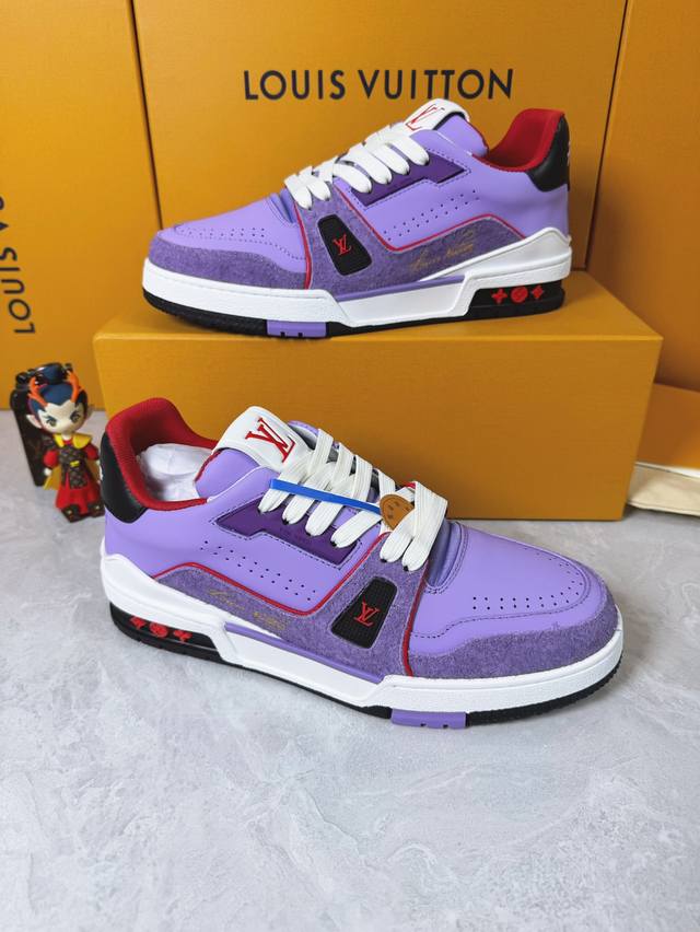 Loui* Vuitto* 顶级版本 情侣款本款 LV Trainer 运动鞋再现设计师 Virgil Abloh 自篮球鞋中挖掘的时尚潜力。粒面牛皮革构筑繁复