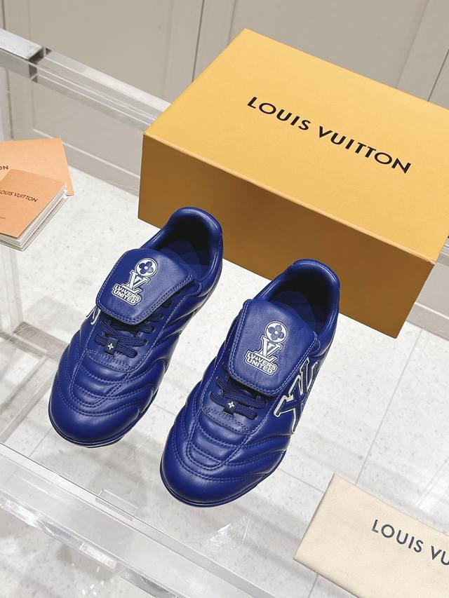 LV路易威登最新Footprint系列 情侣款足球运动鞋原版购入开发 做货 这款 Footprint Soccer 运动鞋于2025春夏系列时装展中亮相，是Ph