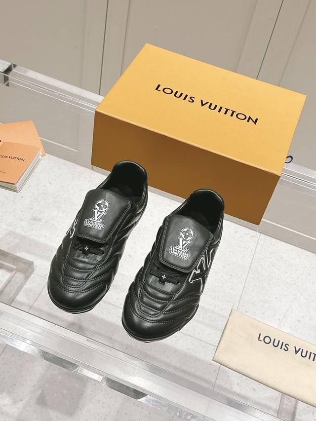 LV路易威登最新Footprint系列 情侣款足球运动鞋原版购入开发 做货 这款 Footprint Soccer 运动鞋于2025春夏系列时装展中亮相，是Ph
