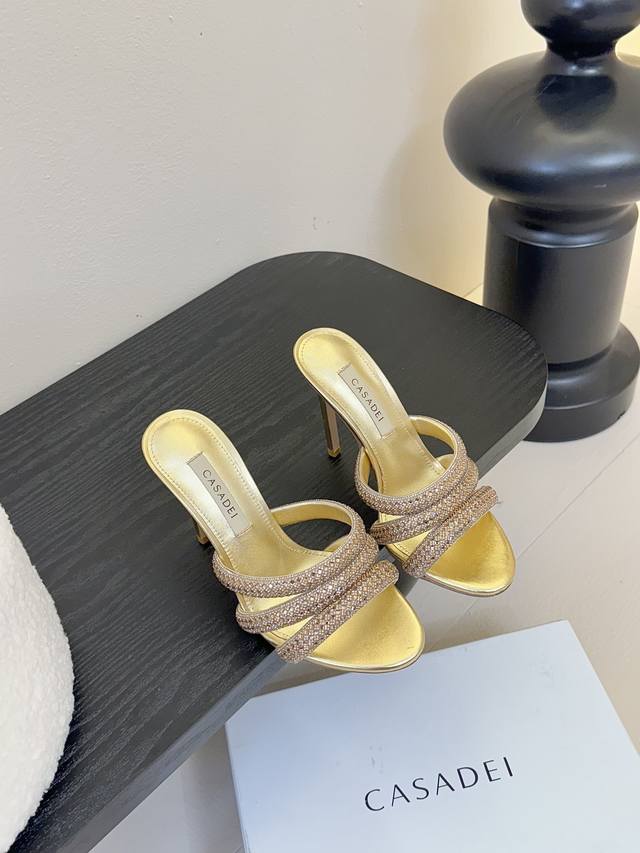 CASADEI｜2025 ss 早春新品尖头高跟鞋凉鞋F W25最性感鞋子 CASADEI亮相米兰时装周 绝美高跟鞋 独家品牌辨识度的原版开模五金，流畅的线条，