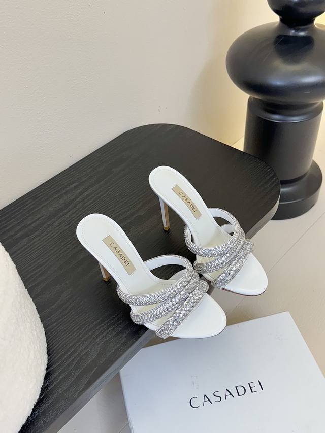 CASADEI｜2025 ss 早春新品尖头高跟鞋凉鞋F W25最性感鞋子 CASADEI亮相米兰时装周 绝美高跟鞋 独家品牌辨识度的原版开模五金，流畅的线条，