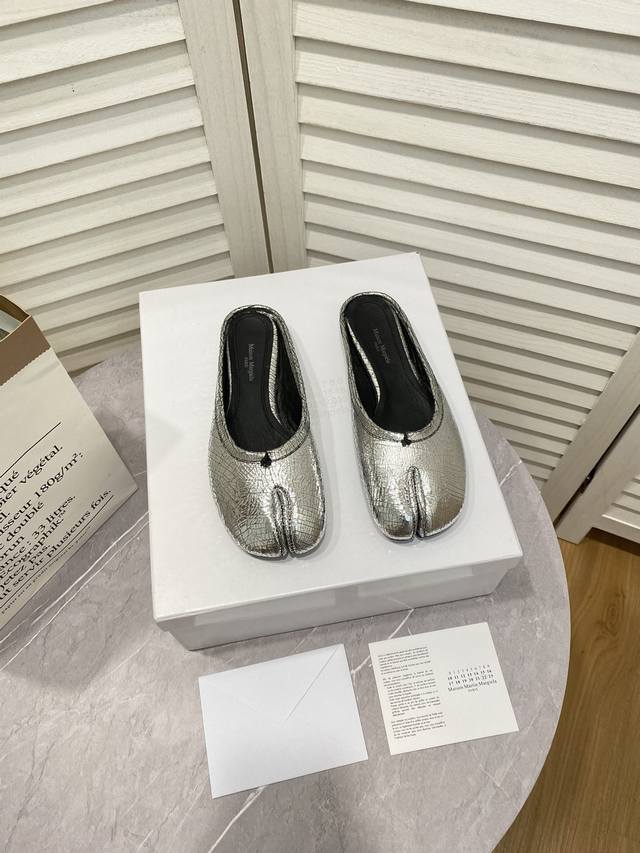 出厂价 新色 高版本 MaisonMargiela｜MM6马吉拉复古分趾鞋_______________________________刻着“时髦”两字的猪蹄分