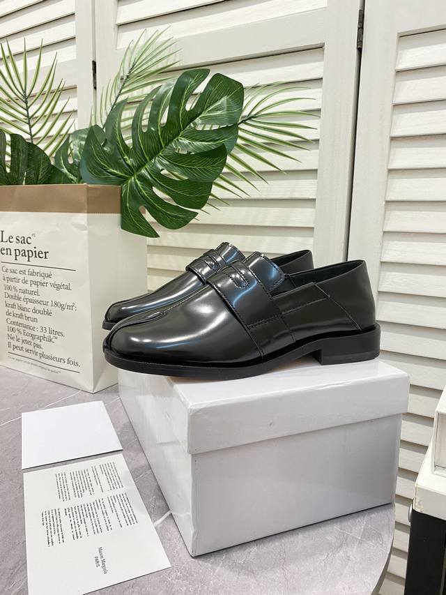 出厂价 高版本 MaisonMargiela｜MM6马吉拉经典乐福鞋_______________________________这款超多网红在秀，第一晚看上去