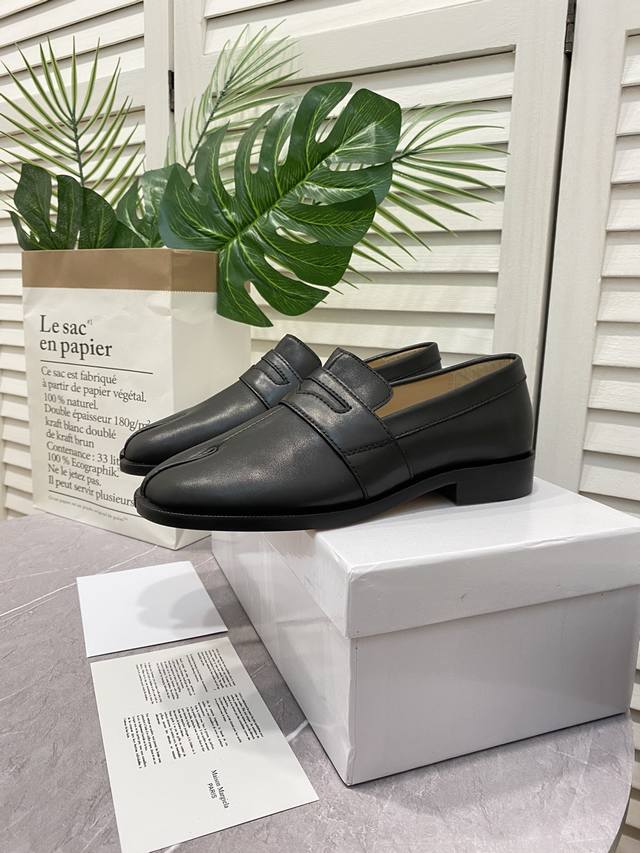 出厂价 高版本 MaisonMargiela｜MM6马吉拉经典乐福鞋_______________________________这款超多网红在秀，第一晚看上去