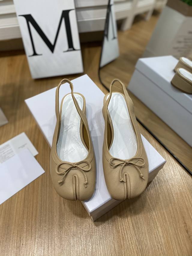 出厂价 MaisonMargiela｜MM6马吉拉复古蝴蝶结分趾后空凉鞋刻着“时髦”两字的猪蹄分趾鞋这次在原来的基础上又做了升级分趾开衩位置真的是考究工艺的细节