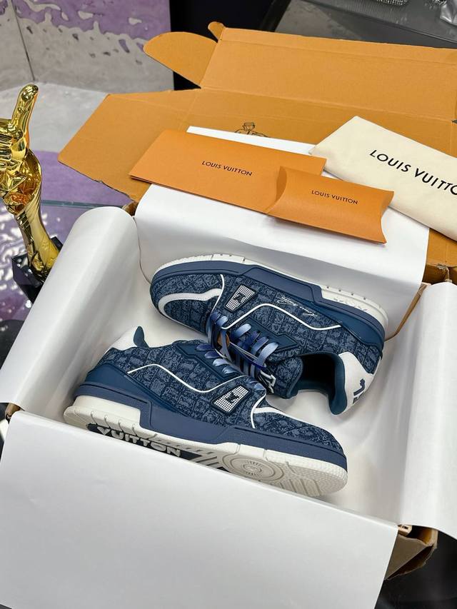 工艺水洗 渐变系列 原版开发 品质出货 欢迎对比 LV板鞋系列LV Trainer Maxi运动鞋将成衣系列的宽松廓形引入VirgilAbloh笔下的LVTra