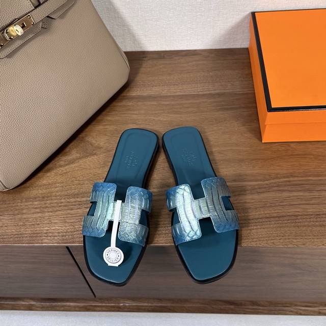 蛇皮系列，出厂价 Hermes 爱马仕H拖鞋Oran凉鞋系列 时尚又百搭 超级舒服 每个细节都做到极致 原版丝绒面料 原版1:1独家私模鞋面 原版真皮沿条大底