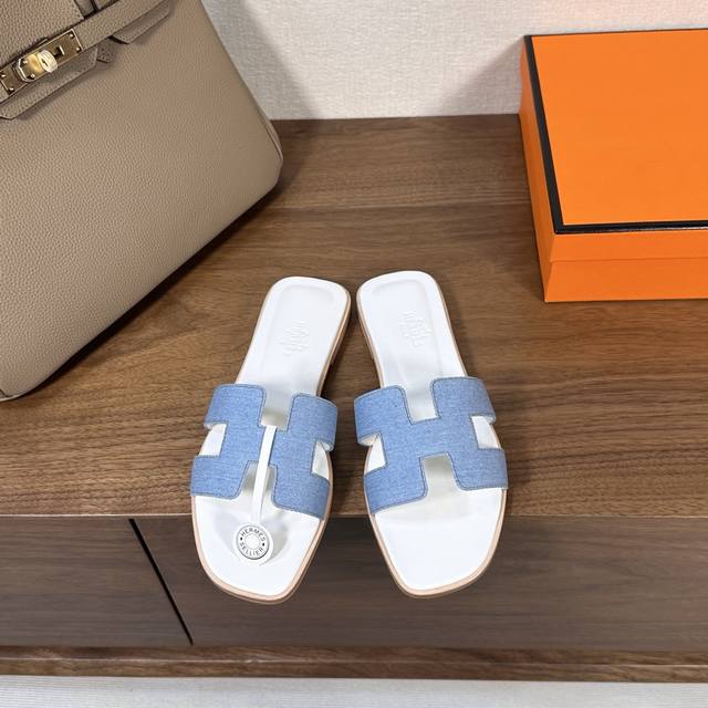 出厂价 ，牛仔布Hermes 爱马仕H拖鞋Oran凉鞋系列 时尚又百搭 超级舒服 每个细节都做到极致 原版麂皮 原版1:1独家私模鞋面 原版真皮沿条大底 包装: