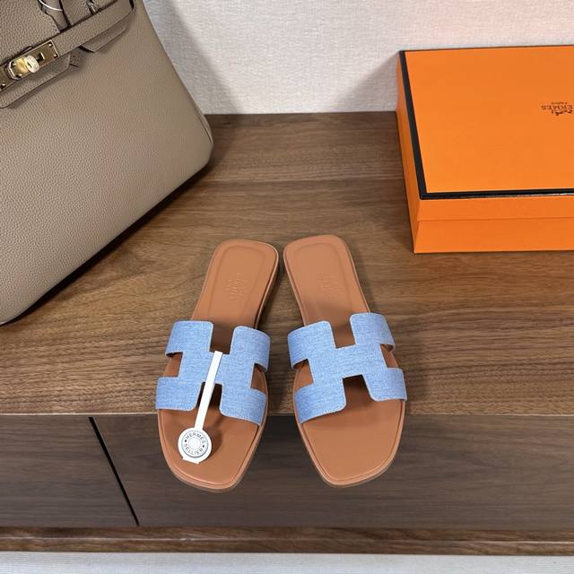 出厂价 ，牛仔布Hermes 爱马仕H拖鞋Oran凉鞋系列 时尚又百搭 超级舒服 每个细节都做到极致 原版麂皮 原版1:1独家私模鞋面 原版真皮沿条大底 包装: