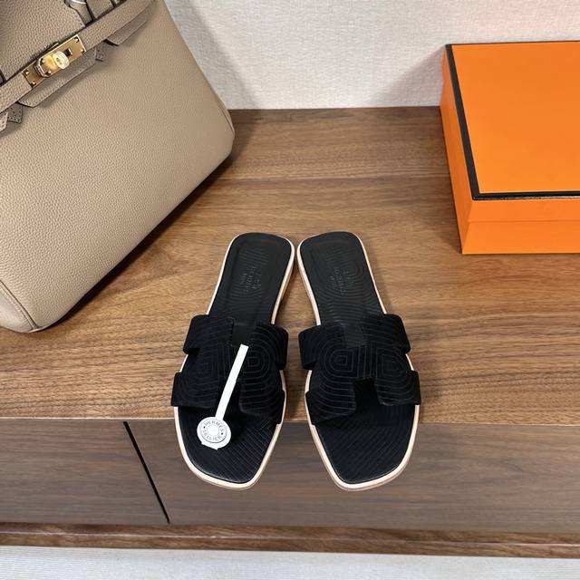 出厂价 ，烫印工艺Hermes 爱马仕H拖鞋Oran凉鞋系列 时尚又百搭 超级舒服 每个细节都做到极致 原版麂皮 原版1:1独家私模鞋面 原版真皮沿条大底 包装