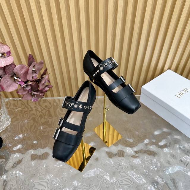 Dior 迪奥仙女百搭三排玛丽珍芭蕾舞鞋 早春新品 顶级品质 专柜新款四季单鞋系列顶级上新 潮人们首选！年会必须入手 鞋面：原版定制头层牛皮 羊京内里：透气柔软