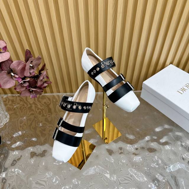Dior 迪奥仙女百搭三排玛丽珍芭蕾舞鞋 早春新品 顶级品质 专柜新款四季单鞋系列顶级上新 潮人们首选！年会必须入手 鞋面：原版定制头层牛皮 羊京内里：透气柔软