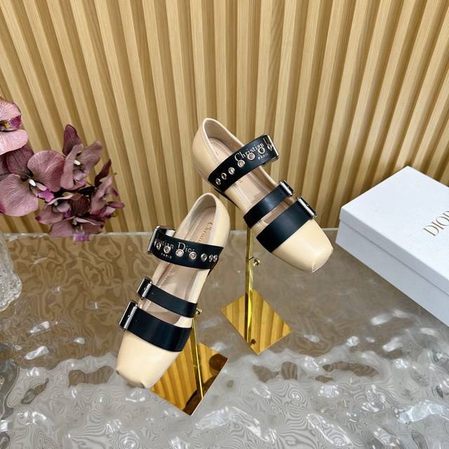 Dior 迪奥仙女百搭三排玛丽珍芭蕾舞鞋 早春新品 顶级品质 专柜新款四季单鞋系列顶级上新 潮人们首选！年会必须入手 鞋面：原版定制头层牛皮 羊京内里：透气柔软