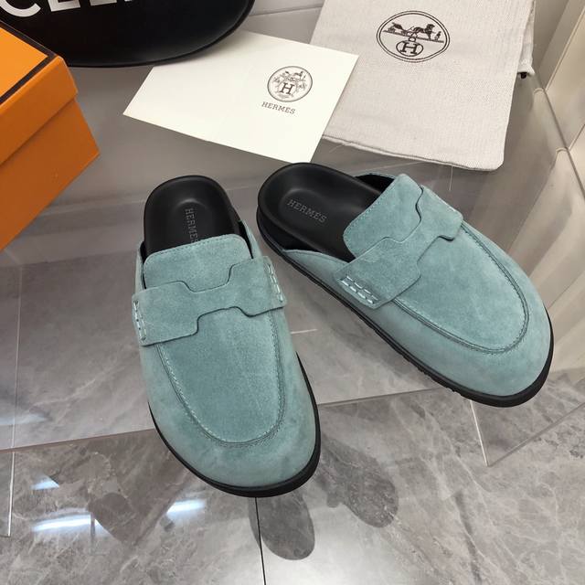 HERMES 爱马仕呆萌穆勒半拖勃肯鞋 夏天真的太需要百搭拖鞋了，怎么搭配都好看，随意且高级的感觉舒适度也很棒，搭配各种彩色袜子，潮爆了进口牛反绒面料 羊皮内里