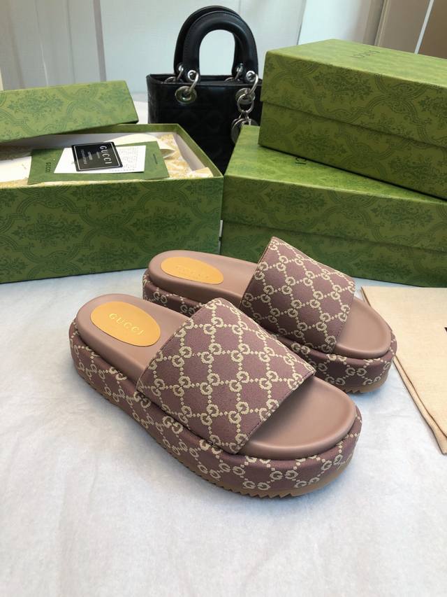 Gucci Summer最新限量厚底拖鞋 顶级品质发售 购入正品开发原版特殊印刷工艺印花 内里羊皮 配合意大利私模大底 整双鞋子行云流水 技术过硬 材质与工艺原
