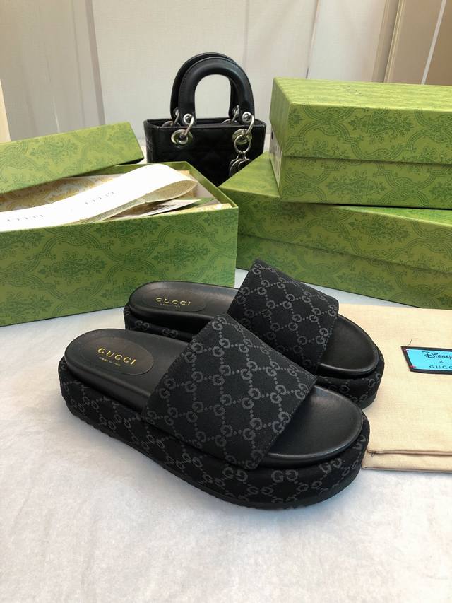 Gucci Summer最新限量厚底拖鞋 顶级品质发售 购入正品开发原版特殊印刷工艺印花 内里羊皮 配合意大利私模大底 整双鞋子行云流水 技术过硬 材质与工艺原