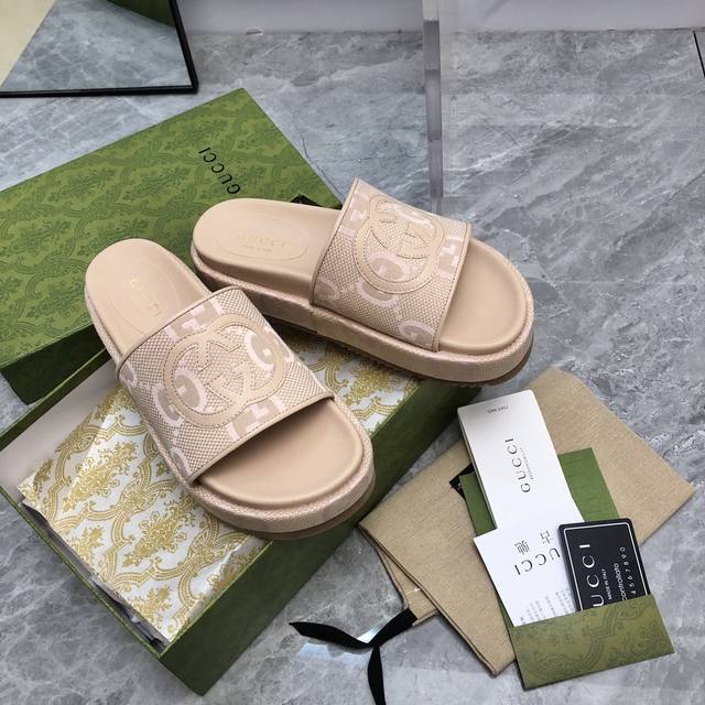 新版Gucci Summer最新限量厚底拖鞋 顶级品质发售 购入正品开发原版特殊印刷工艺印花 内里羊皮 配合意大利私模大底 整双鞋子行云流水 技术过硬 材质与工