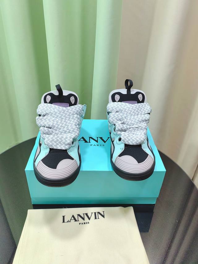 Lanvin × Gallery Department 联名款限定系列；沉稳、笃定、活泼、经典与潮流、成熟与青春；诠释多面魅力组合构成一个五彩斑斓的艺术品浪凡情