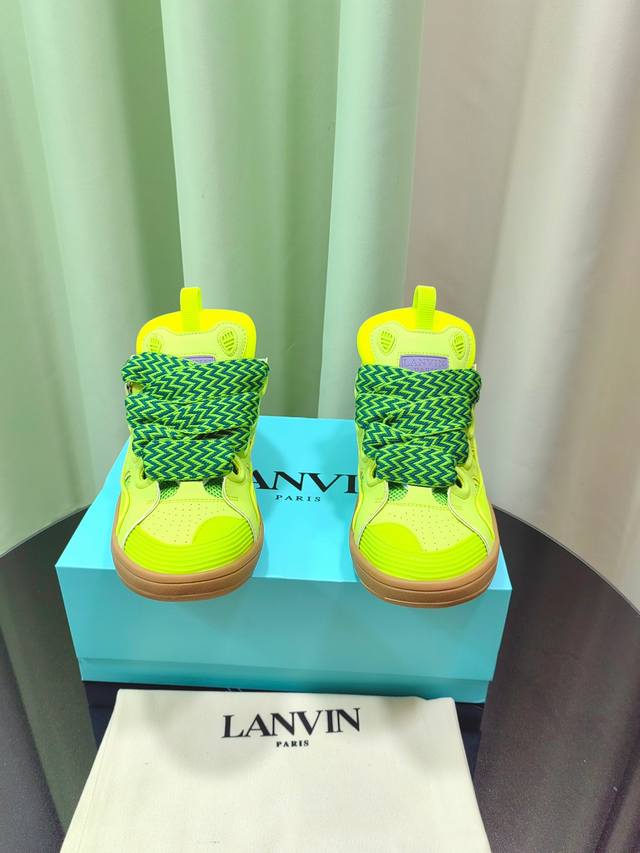 Lanvin × Gallery Department 联名款限定系列；沉稳、笃定、活泼、经典与潮流、成熟与青春；诠释多面魅力组合构成一个五彩斑斓的艺术品浪凡情