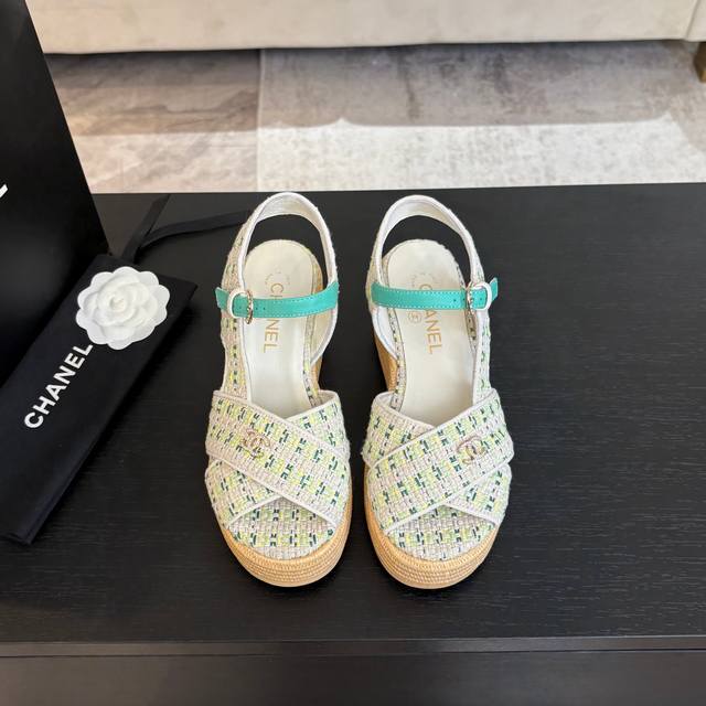 Chanel 25C秀款厚底防水台凉鞋！鞋面羊京，防水台4cm，后跟12cm！上脚后很稳！穿上立马两米八内里垫脚羊皮，原版大底。Size:35-39 40定做