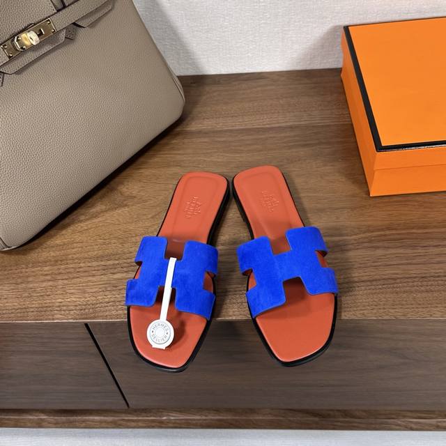 出厂价 Hermes 爱马仕H拖鞋Oran凉鞋系列 时尚又百搭 超级舒服 每个细节都做到极致 原版麂皮 原版1:1独家私模鞋面 原版真皮沿条大底 包装: 每对鞋