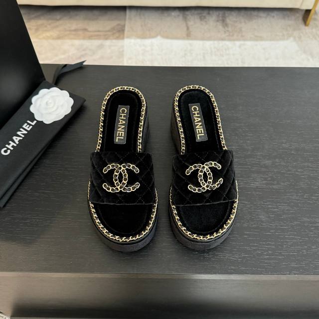 Chanel 25C春夏新款全系列链条拖鞋全系列首发 专柜有的我都有！高版本高品质鞋面牛皮 原版面料 内里羊皮 原版大底Size:35-39 其他码数定