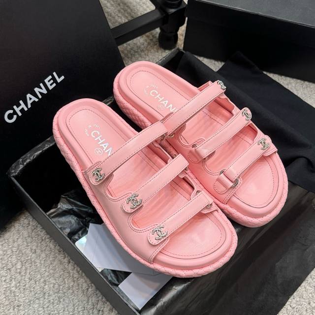 代购级 官网同步 拖鞋 CHANEL 25ss 春夏沙滩拖鞋 凉鞋 系列 香奈儿 国内国外专柜断货王，找遍国内专柜心心念念终于到手第一眼开箱看到实物让我太惊讶了