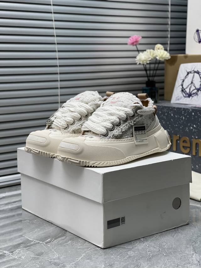 织带一套30新款乞丐鞋上架 SMILEREPUBLIC 厚底开口笑帆布鞋系列 檀健次，李晨，徐璐，程潇，王霏霏同款，以“SMILE”为灵感来源 主打柔软的帆布设