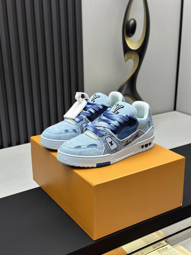 工厂直销 顶级版本 LV-路易威登-经典走秀新款空胶工艺 原版1：1开发复刻！！上脚非常舒适 奢侈用料，做工精细，中底印有欧洲制造英文字母鞋面由意大利进口小牛皮