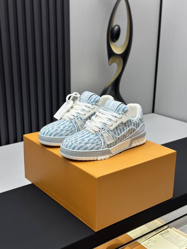 工厂直销 顶级版本 LV-路易威登-经典走秀新款空胶工艺 原版1：1开发复刻！！上脚非常舒适 奢侈用料，做工精细，中底印有欧洲制造英文字母鞋面由意大利进口小牛皮